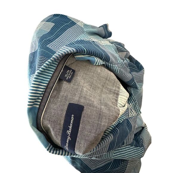 Tommy Bahama Men’s XL Silk Short Sleeve Button Down - Picture 5 of 7